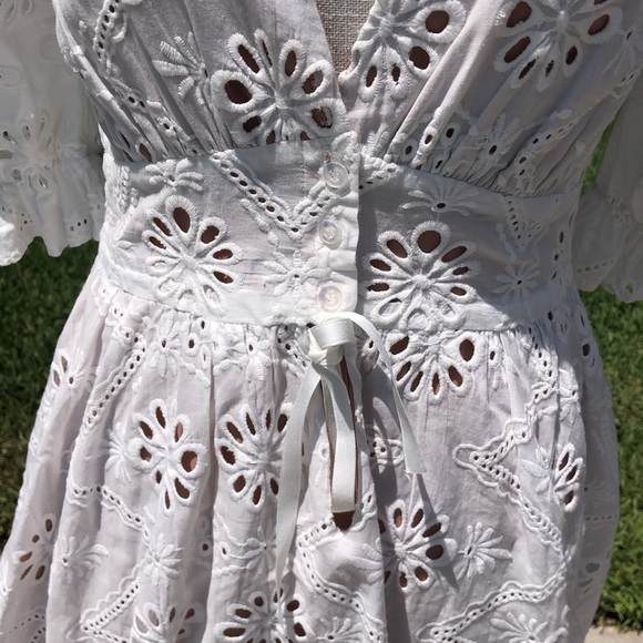 FOR LOVE & LEMONS WHITE FLOWER EYELET DRESS SIZE MEDIUM - Picture 4 of 12
